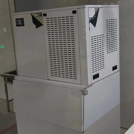 500公斤片冰机带外罩交付浙江杭州某水产店