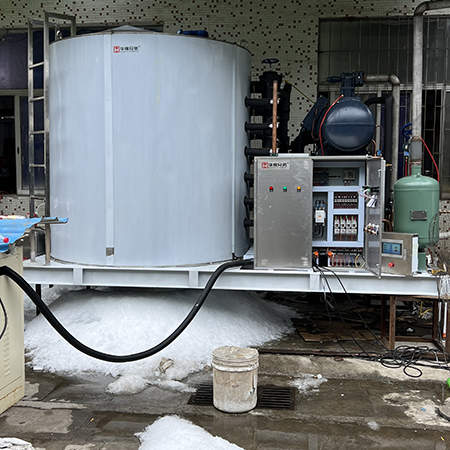 30吨大型片冰机试机即将出口印尼