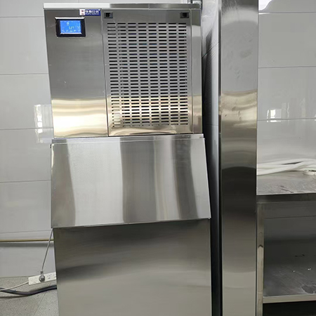 全自动纯雪花制冰机300公斤交付珠海某海鲜姿造店
