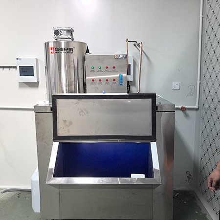 1吨不锈钢片冰机交付深圳某食品加工厂