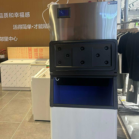 500公斤矿冰机交付郑州某连锁超市加冰站